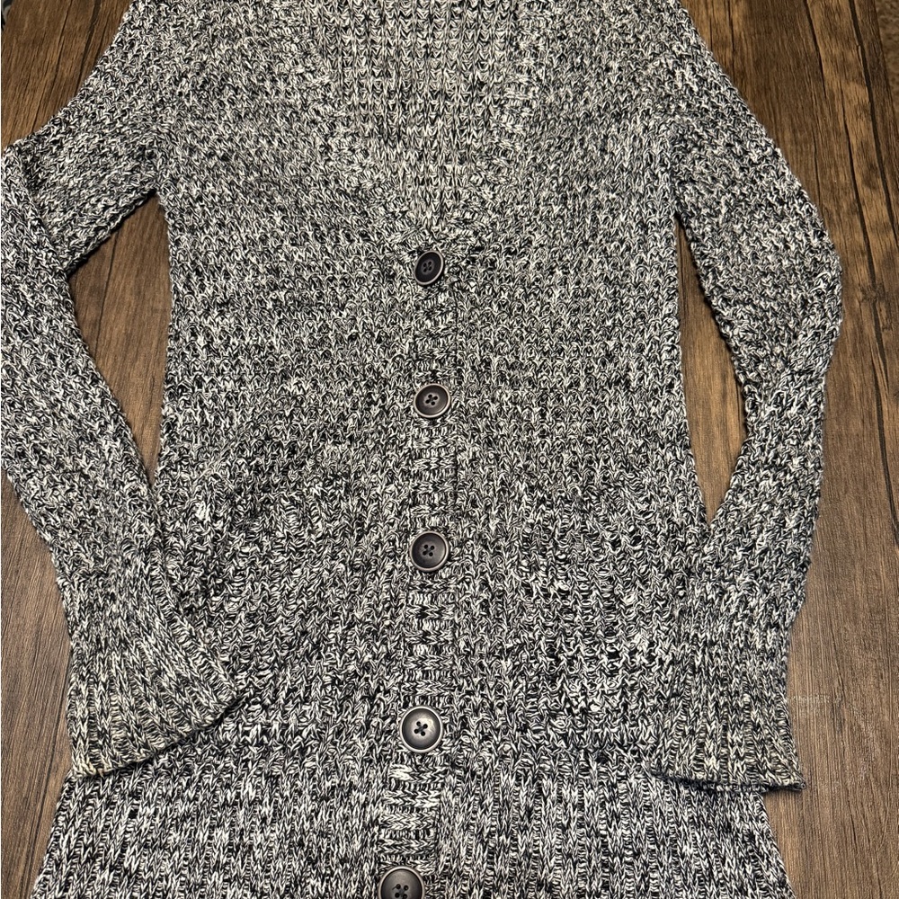 Women's Black and White Knit Sweater